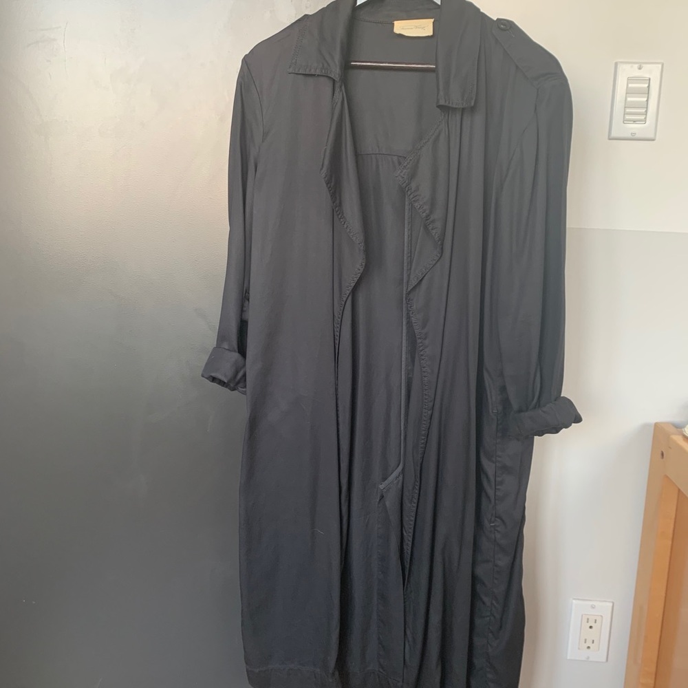 Black lightweight trench